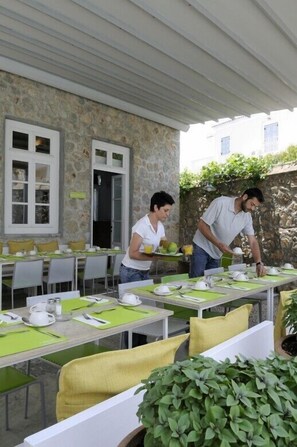 Free daily full breakfast - Orloff Resort (Spetses)