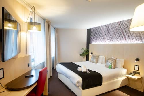 Suite (Nuptiale) | Premium bedding, in-room safe, blackout drapes, soundproofing