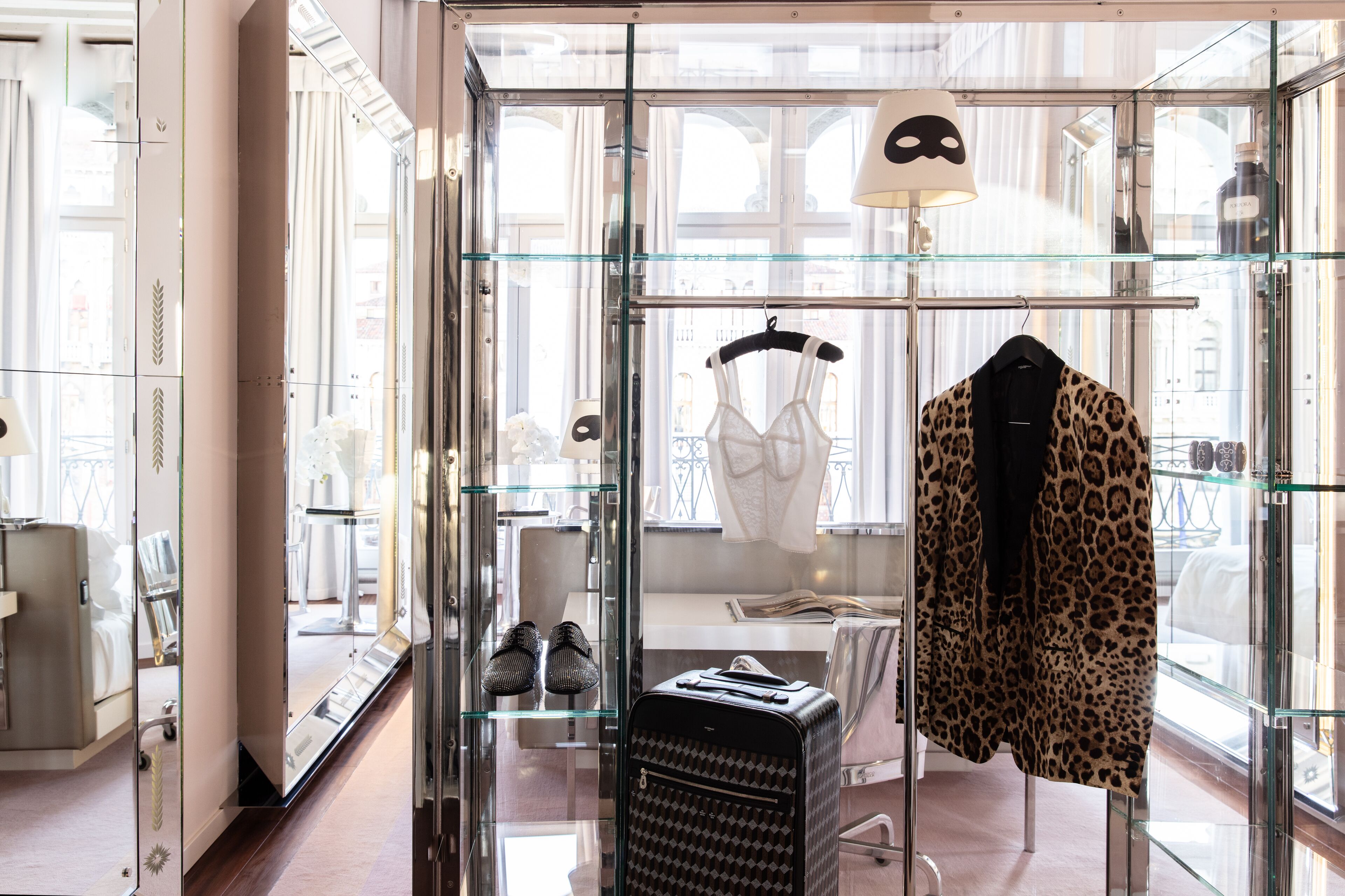 signature suite (grand canal) | down duvets, minibar, in-room safe, blackout curtains