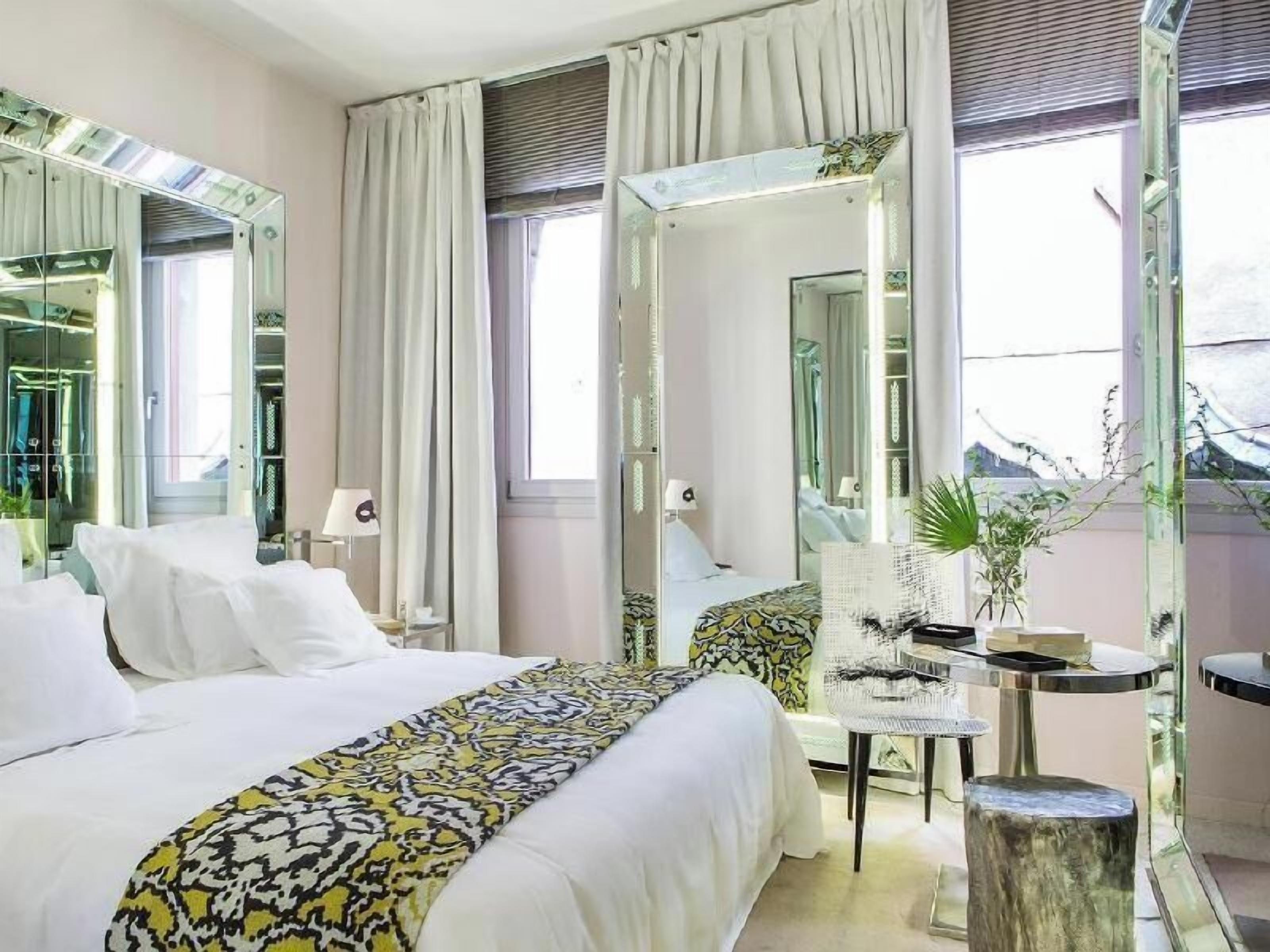 Down duvets, minibar, in-room safe, blackout curtains
