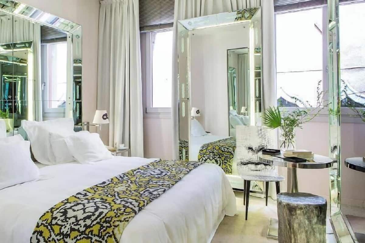 Down duvets, minibar, in-room safe, blackout curtains