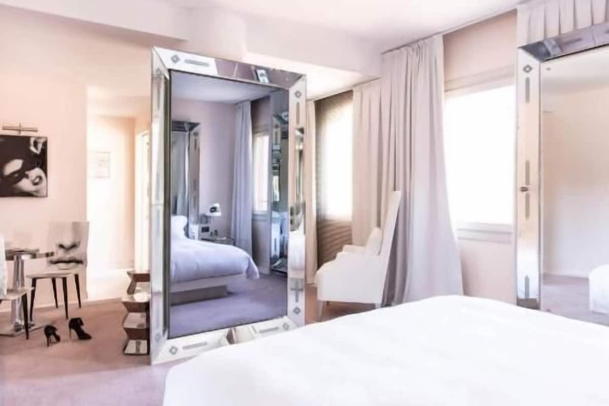Down duvets, minibar, in-room safe, blackout curtains