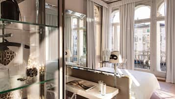 Signature Suite (Grand Canal) | 1 bedroom, down duvets, minibar, in-room safe
