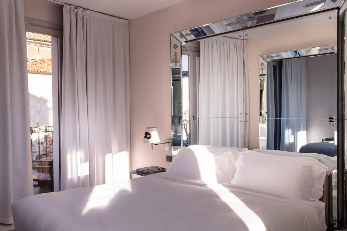 Down duvets, minibar, in-room safe, blackout curtains