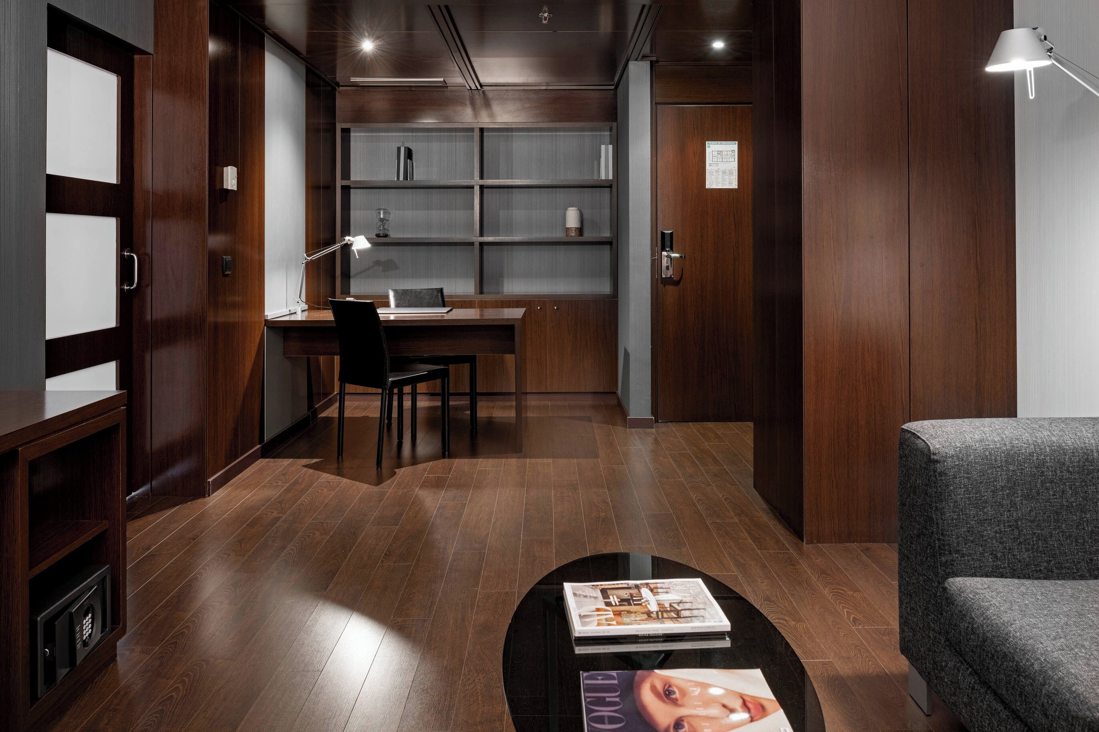 in-room safe, desk, laptop workspace, blackout curtains