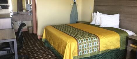 Standard Room, 1 King Bed, Non Smoking | Desk, blackout curtains, soundproofing, iron/ironing board