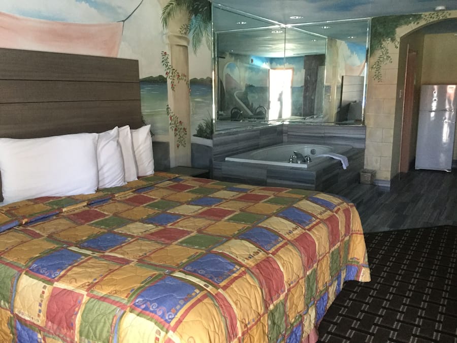 Luxury Room, 1 King Bed, Jetted Tub