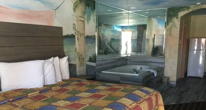 Luxury Inn and Suites Seaworld Lackland