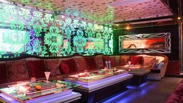 2 restaurants, breakfast, lunch, dinner served; Chinese cuisine