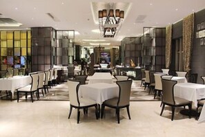 อาหารเช้าแบบบุฟเฟ่ต์ (คิดค่าบริการ)