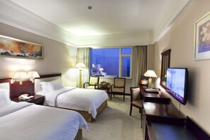 ห้องซูพีเรียดับเบิล | มินิบาร์, ตู้นิรภัยในห้องพัก, เตารีด/โต๊ะรีดผ้า