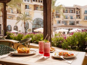3 restaurants; breakfast, lunch, and dinner served - Ona Mar Menor Golf & Spa (Torre-Pacheco)
