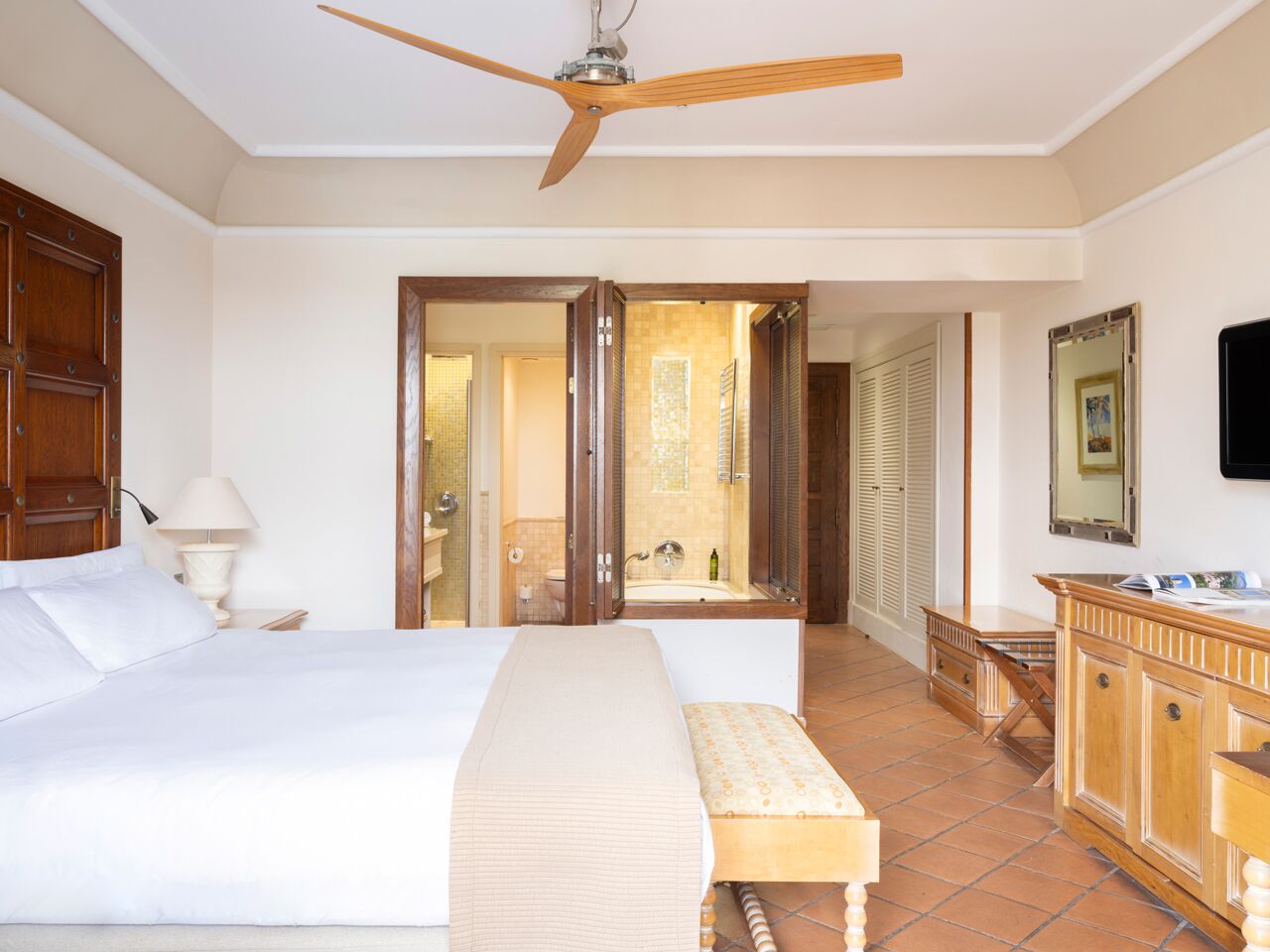 Minibar, in-room safe, desk, soundproofing