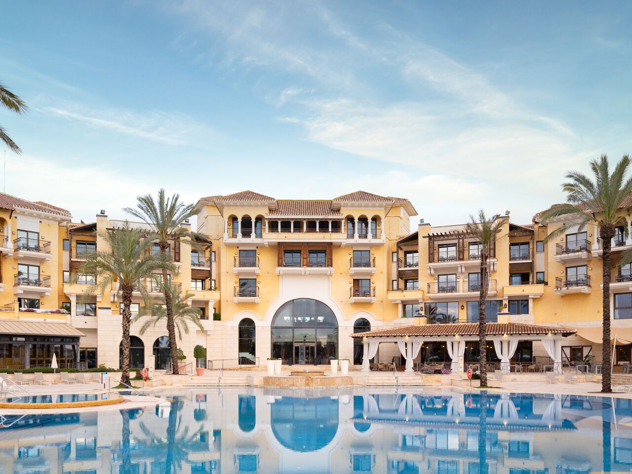 Innenpool, Außenpool, Liegestühle