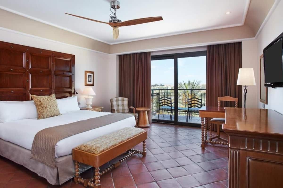 minibar, in-room safe, desk, soundproofing