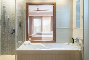 Ducha, artículos de tocador ecológicos, secador de pelo, batas