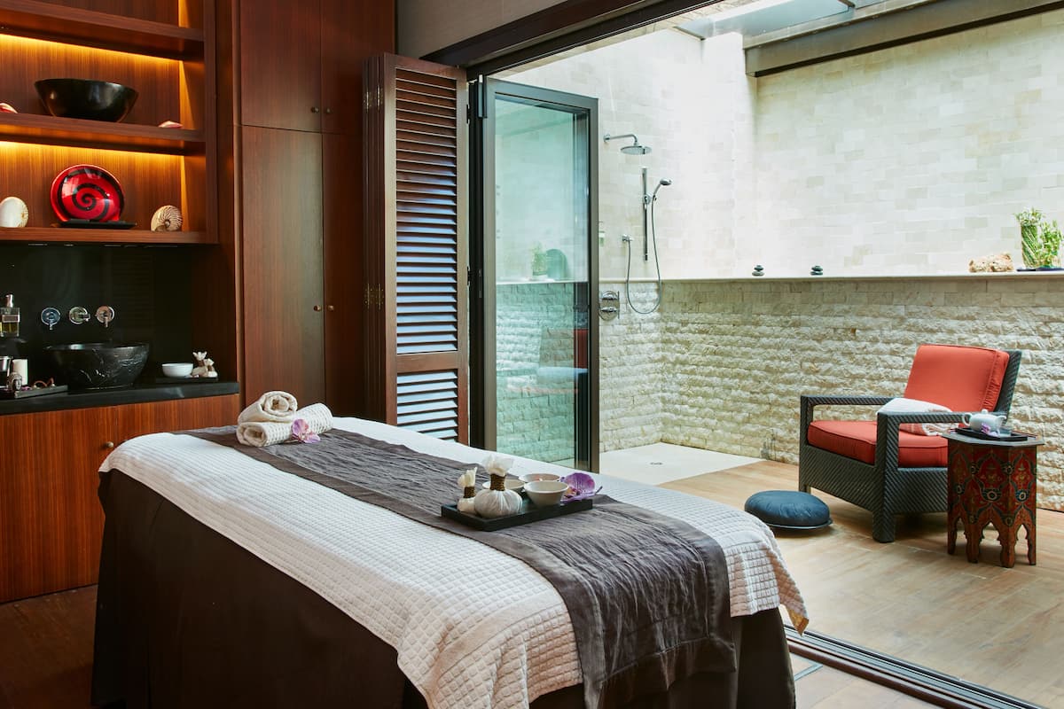 hot tub, hot springs/mineral springs, turkish bath/hammam