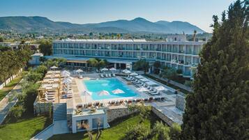 Piscine couverte, piscine extérieure (ouverte en saison)