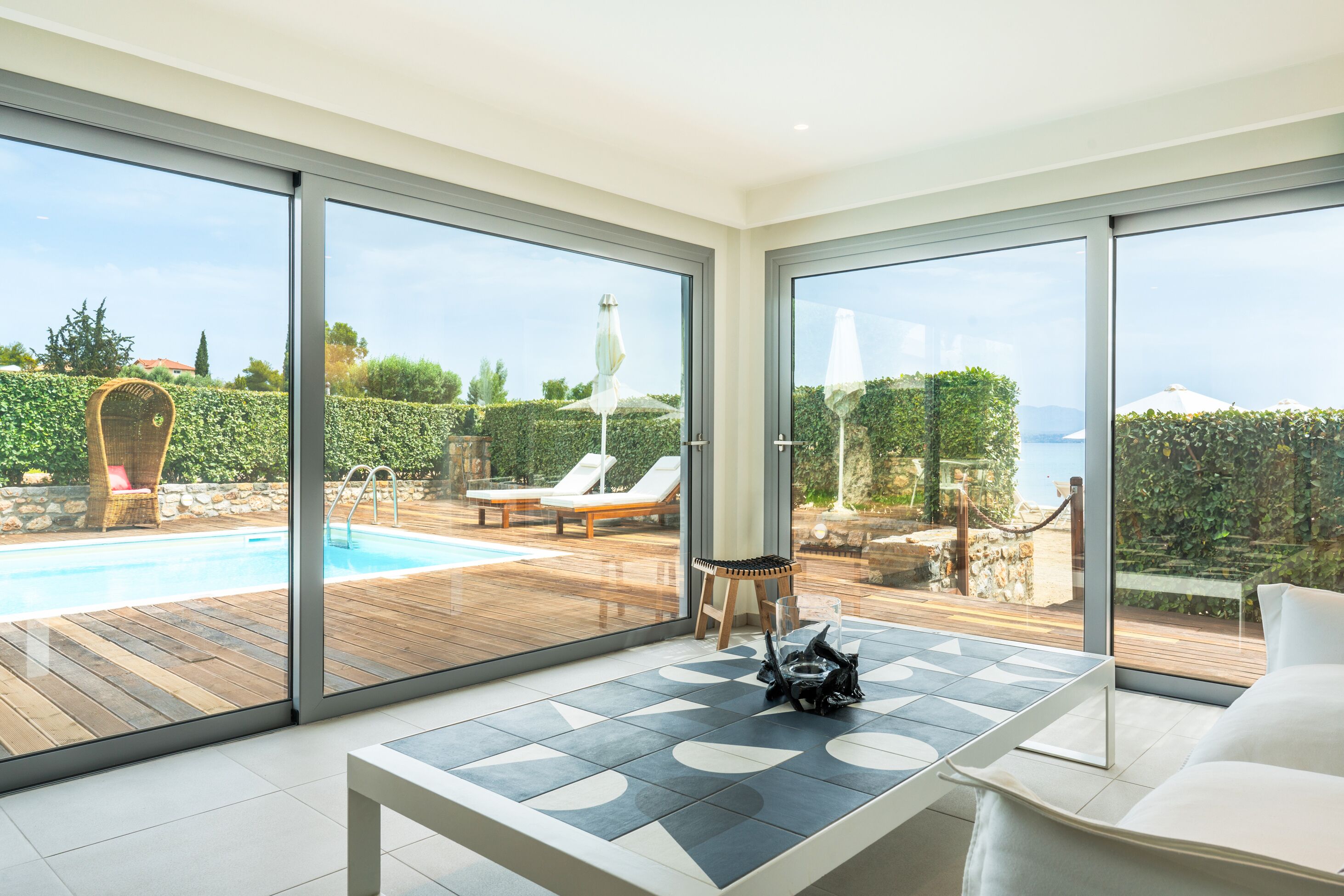 Beachfront One Bedroom Villa Emmelia with Private Pool | 필로우탑 침대, 객실 내 금고, 책상, 암막 커튼