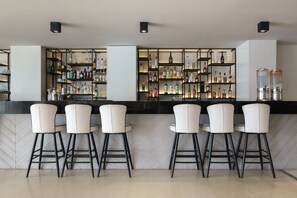 Bar (on property) - Amaronda Resort & Spa (Eretria)