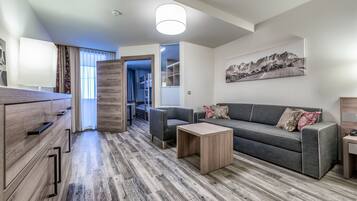 In-room safe, free WiFi, bed sheets