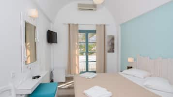 Standard Double or Twin Room | In-room safe, free cribs/infant beds, free WiFi, bed sheets