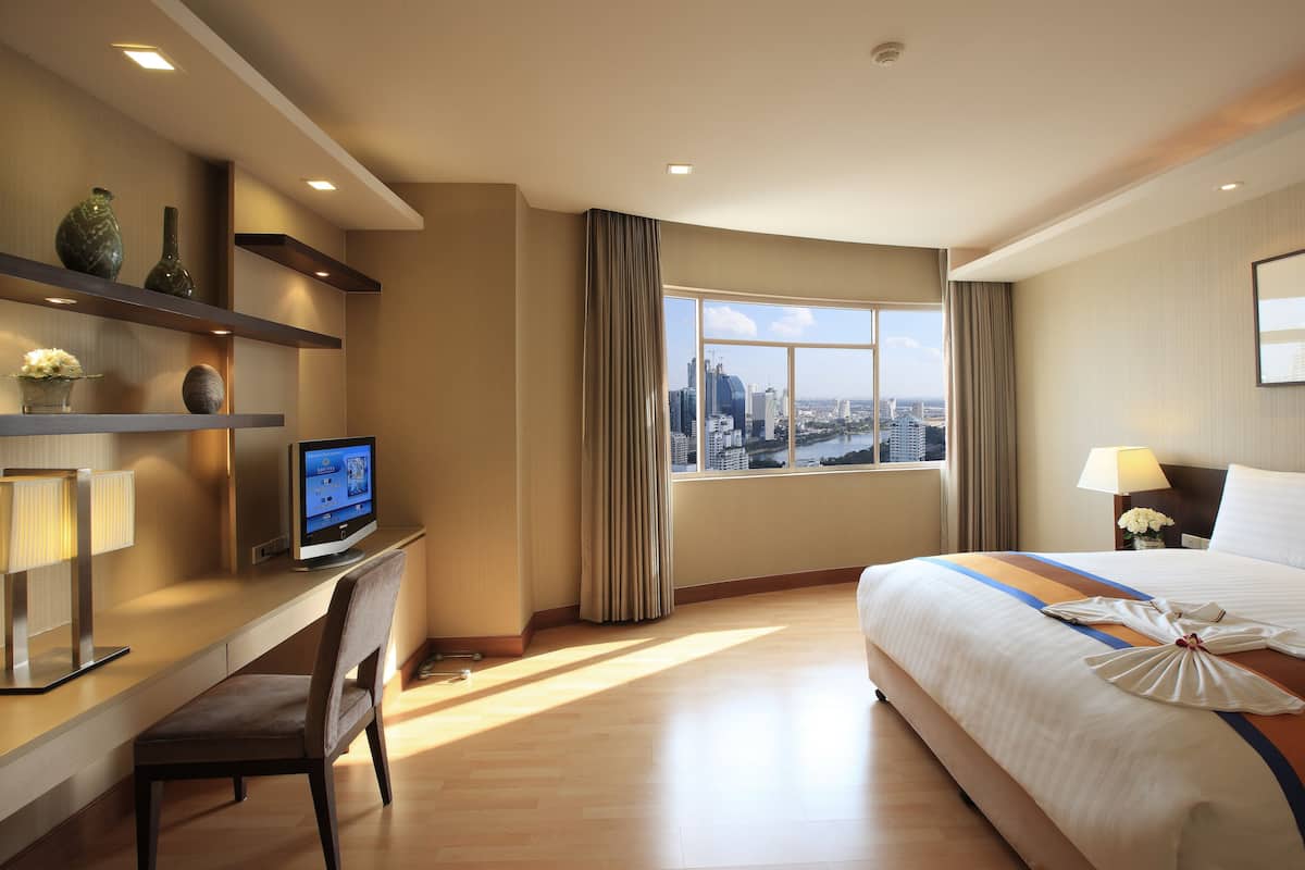 Executive Apartment, 1 Bedroom | Premium bedding, minibar, in-room safe, desk