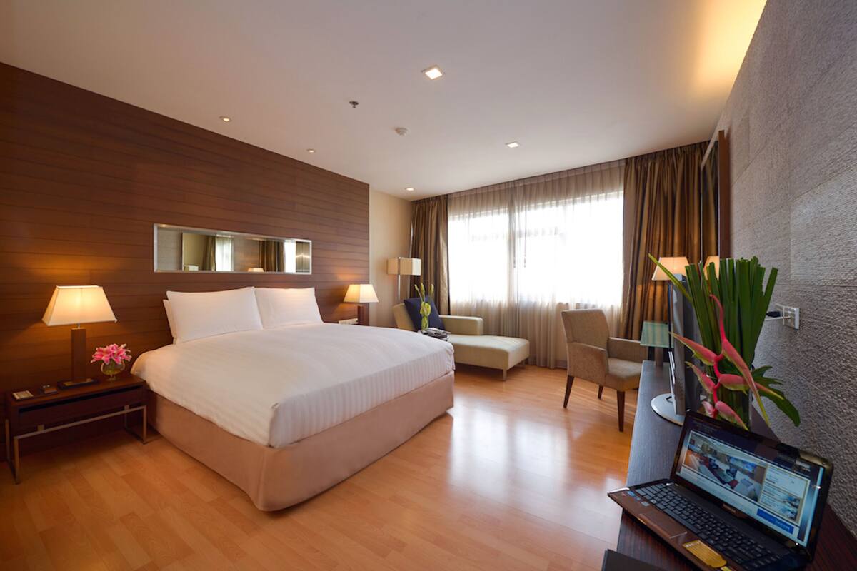 Apartment, 2 Bedrooms | Premium bedding, minibar, in-room safe, desk