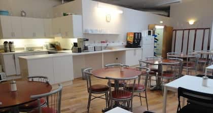 Domus Guesthouse - Hostel
