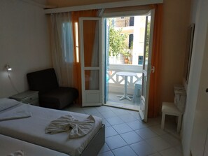 Estudio Deluxe, 2 camas individuales, balcón | Cortinas blackout, insonorización, camas extra y wifi gratis 