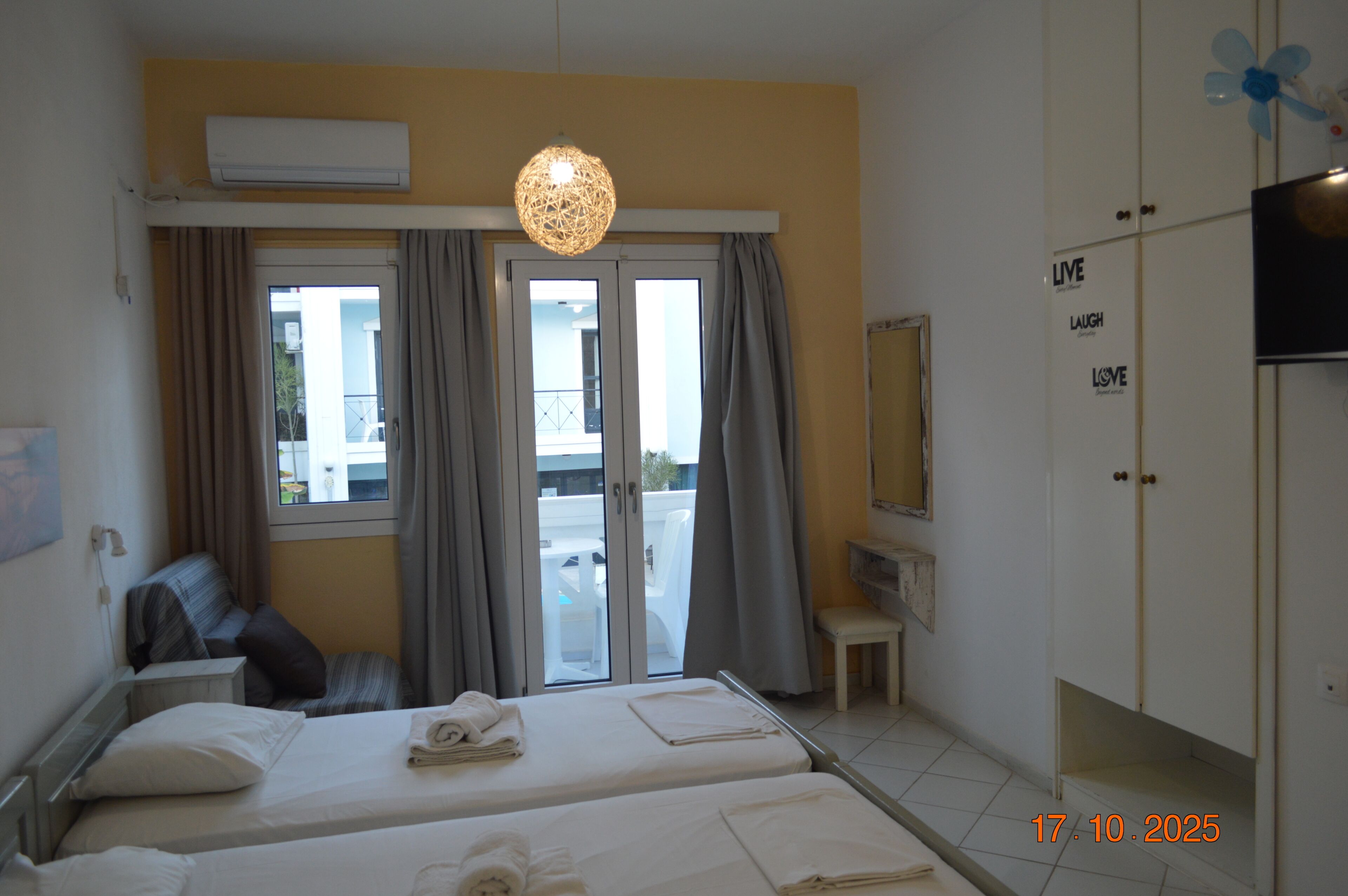 Deluxe Studio, 2 Twin Beds, Balcony | Blackout drapes, soundproofing, rollaway beds, free WiFi