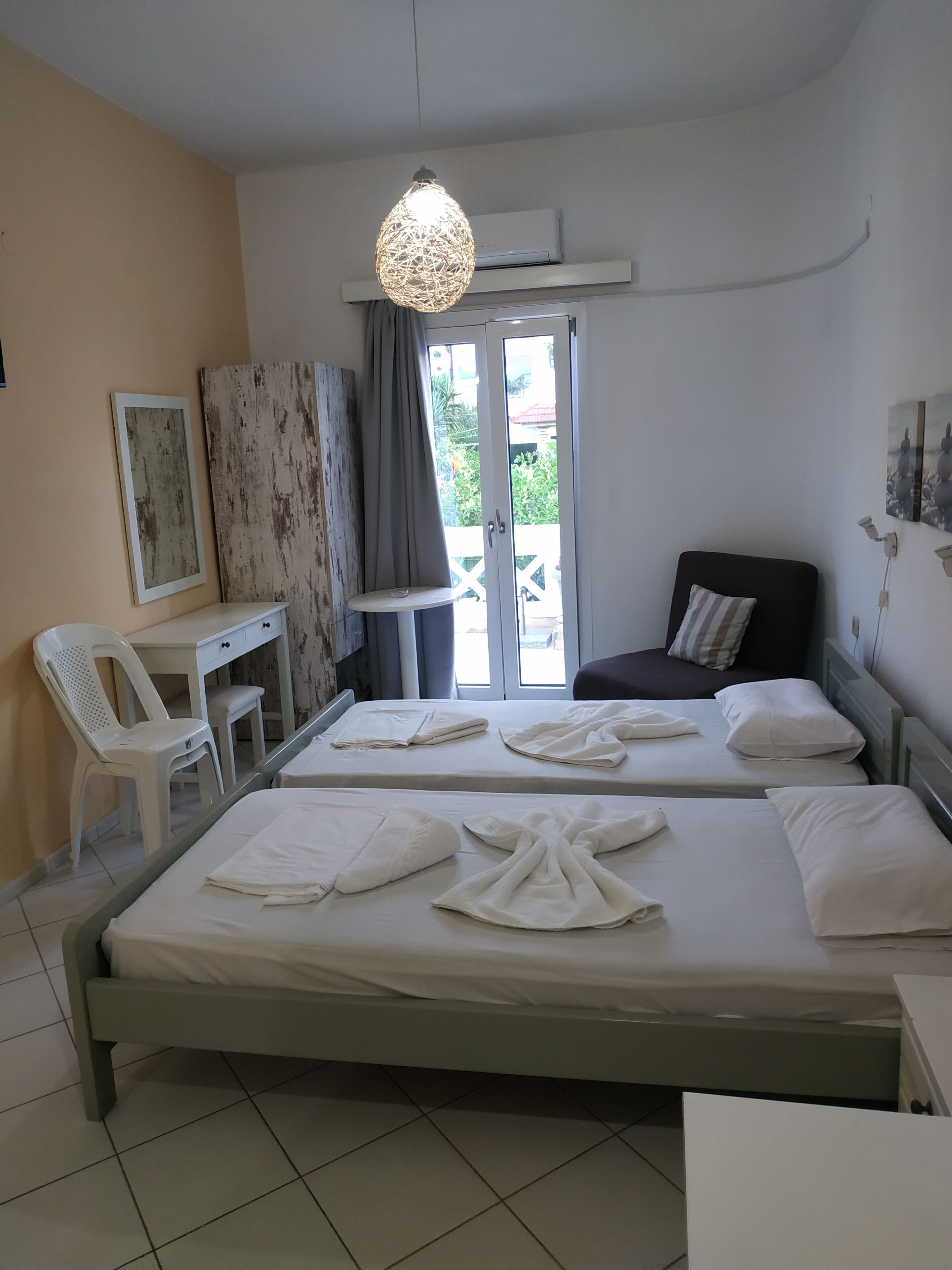 Photo - Renia Studios