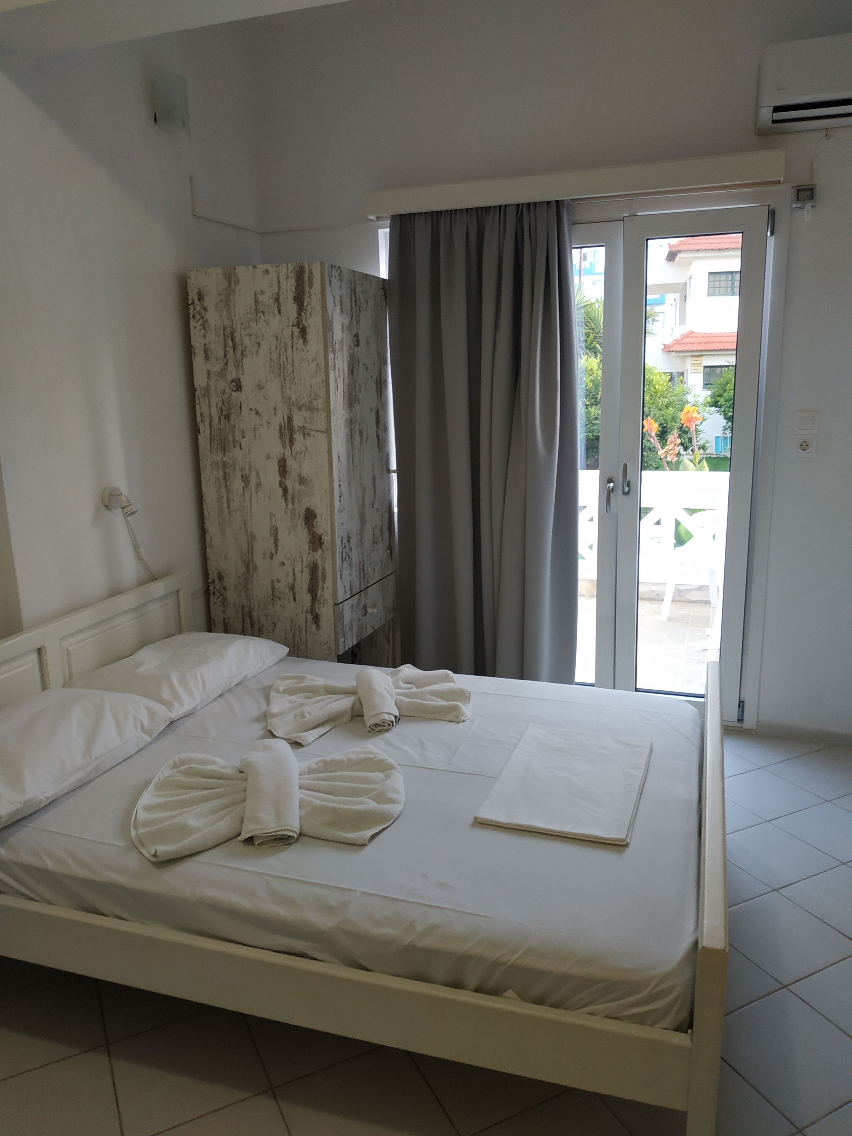 豪華開放式客房, 2 張單人床, 露台 | 遮光窗簾/窗簾、隔音、摺床/加床 (收費)、免費 Wi-Fi