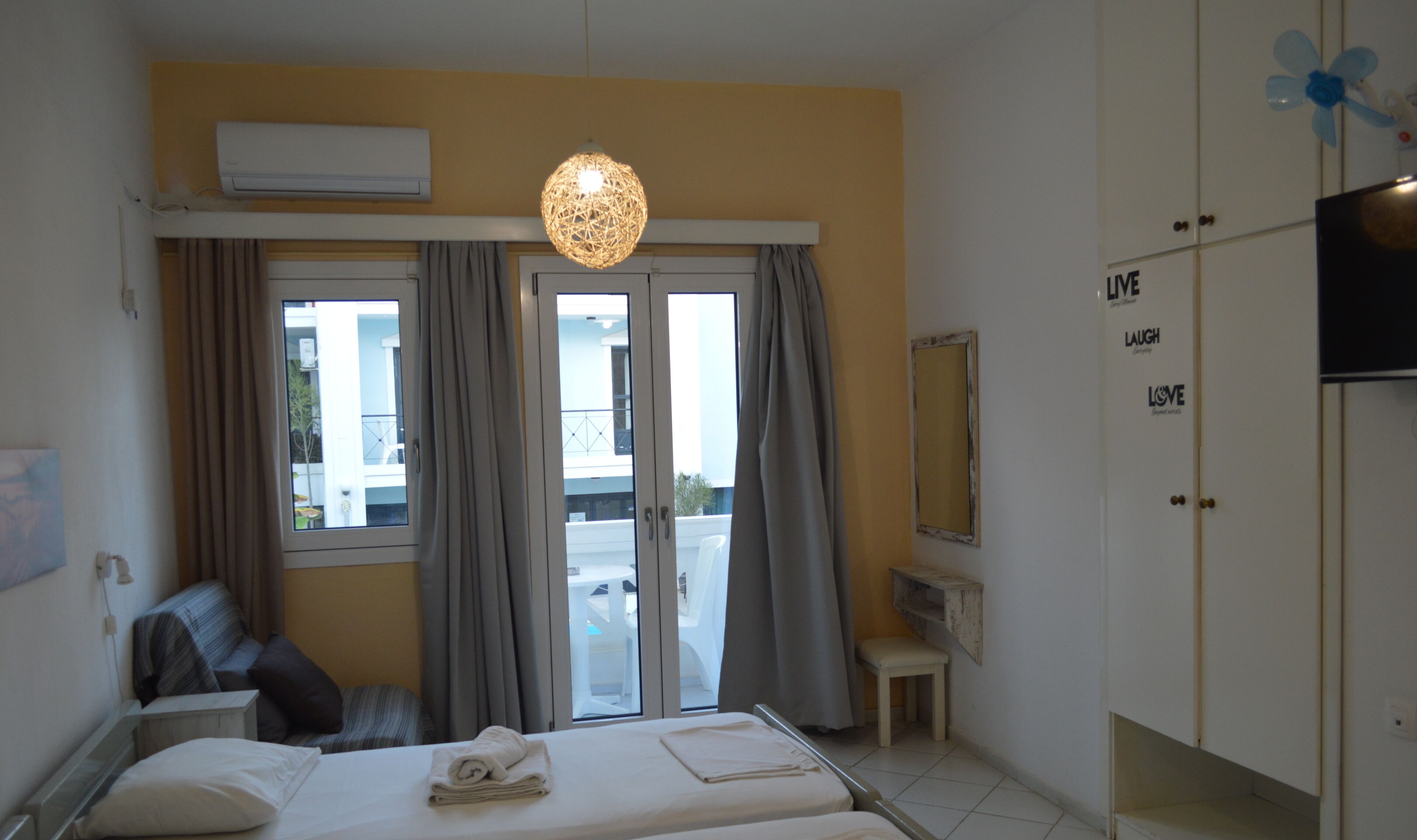 Deluxe studio, 2 eenpersoonsbedden, balkon | Verduisterende gordijnen, geluiddichte muren, extra bedden, gratis wifi