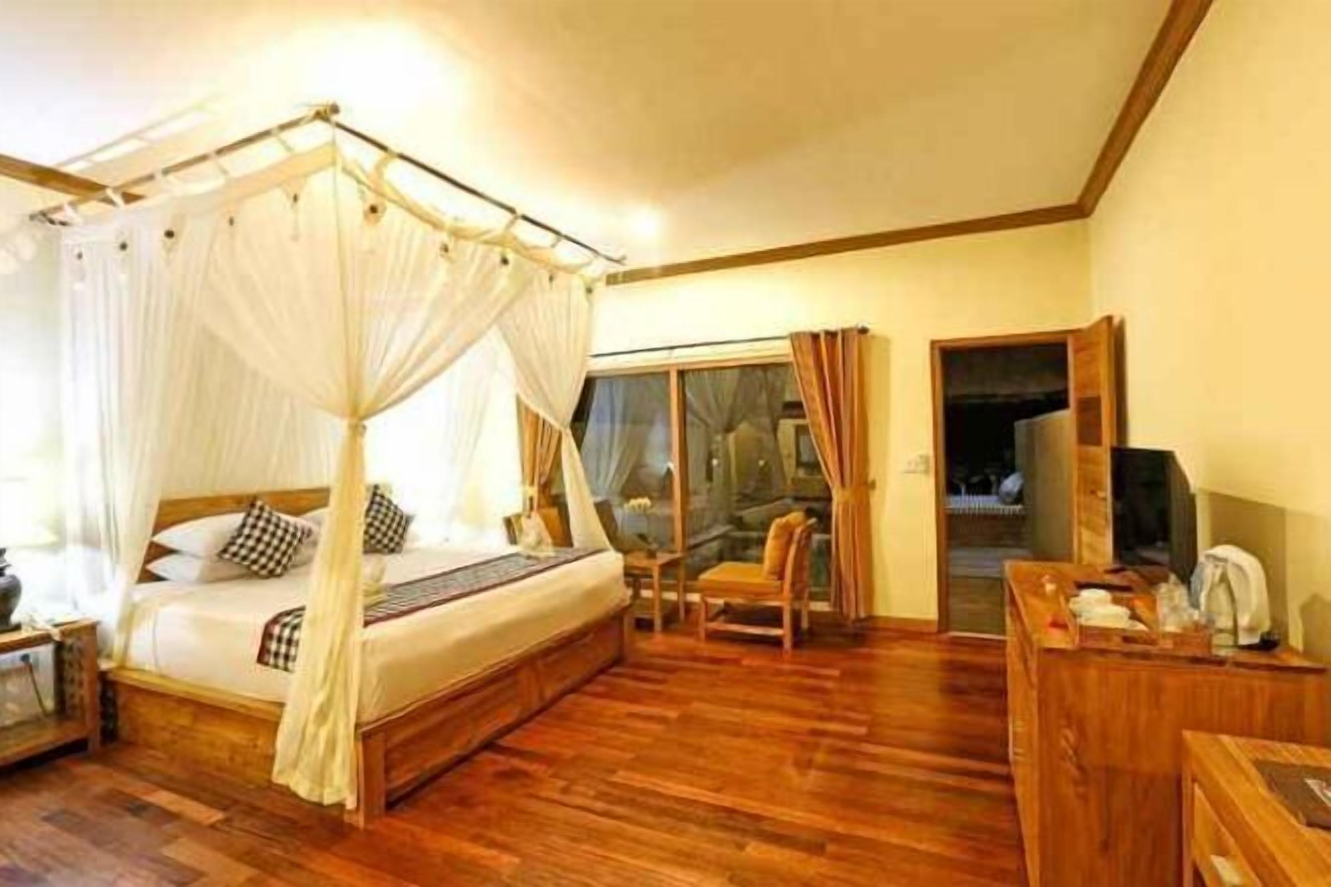 Minibar, Wi-Fi gratis, dan seprai linen