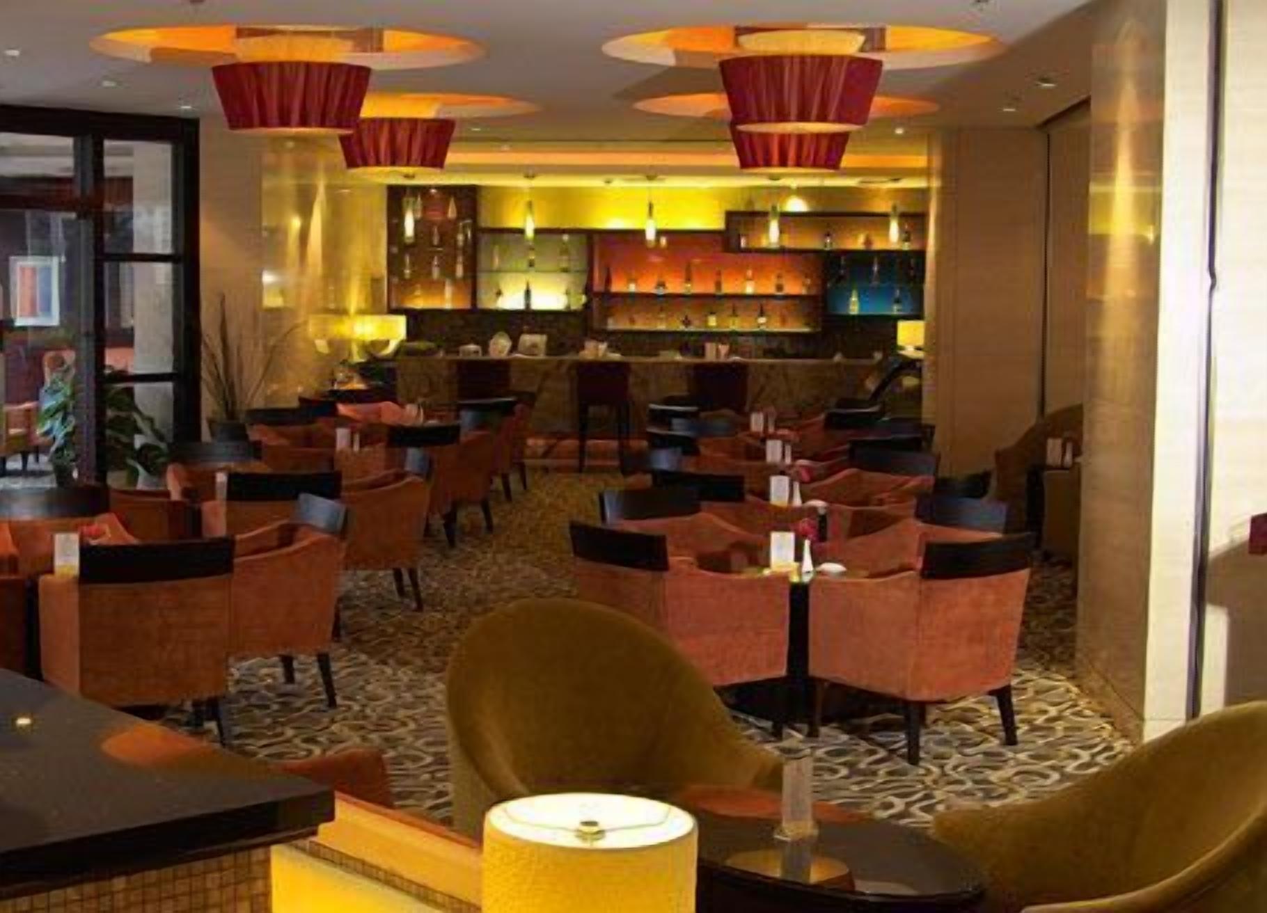 Bar (trong khuôn viên)