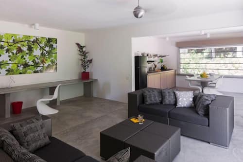 Solaris 6 | Living area