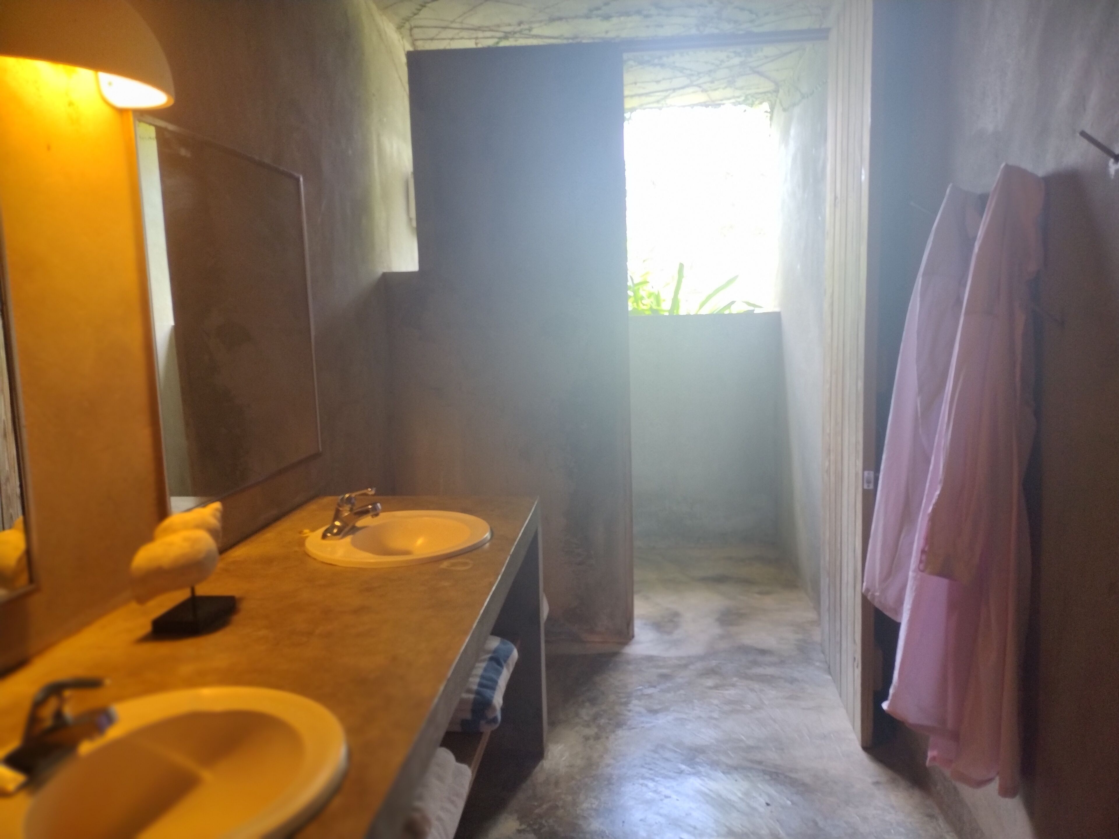redonda 2 | bathroom | shower, free toiletries, towels, soap