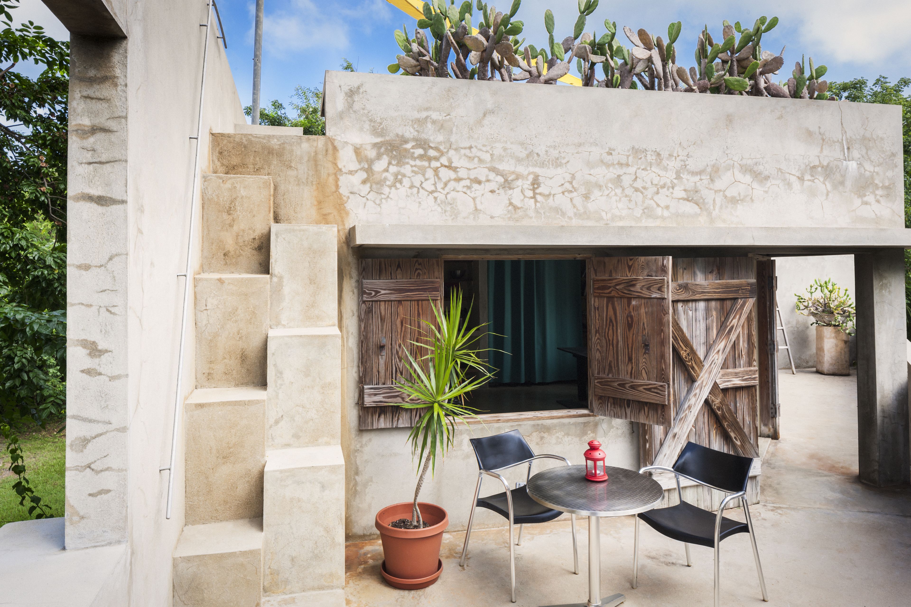 triangular matisse | terrace/patio