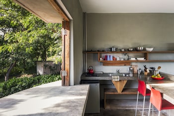 Rectangular 5 | Private kitchen | Fridge, stovetop, coffee/tea maker, cookware/dishes/utensils at Hix Island House