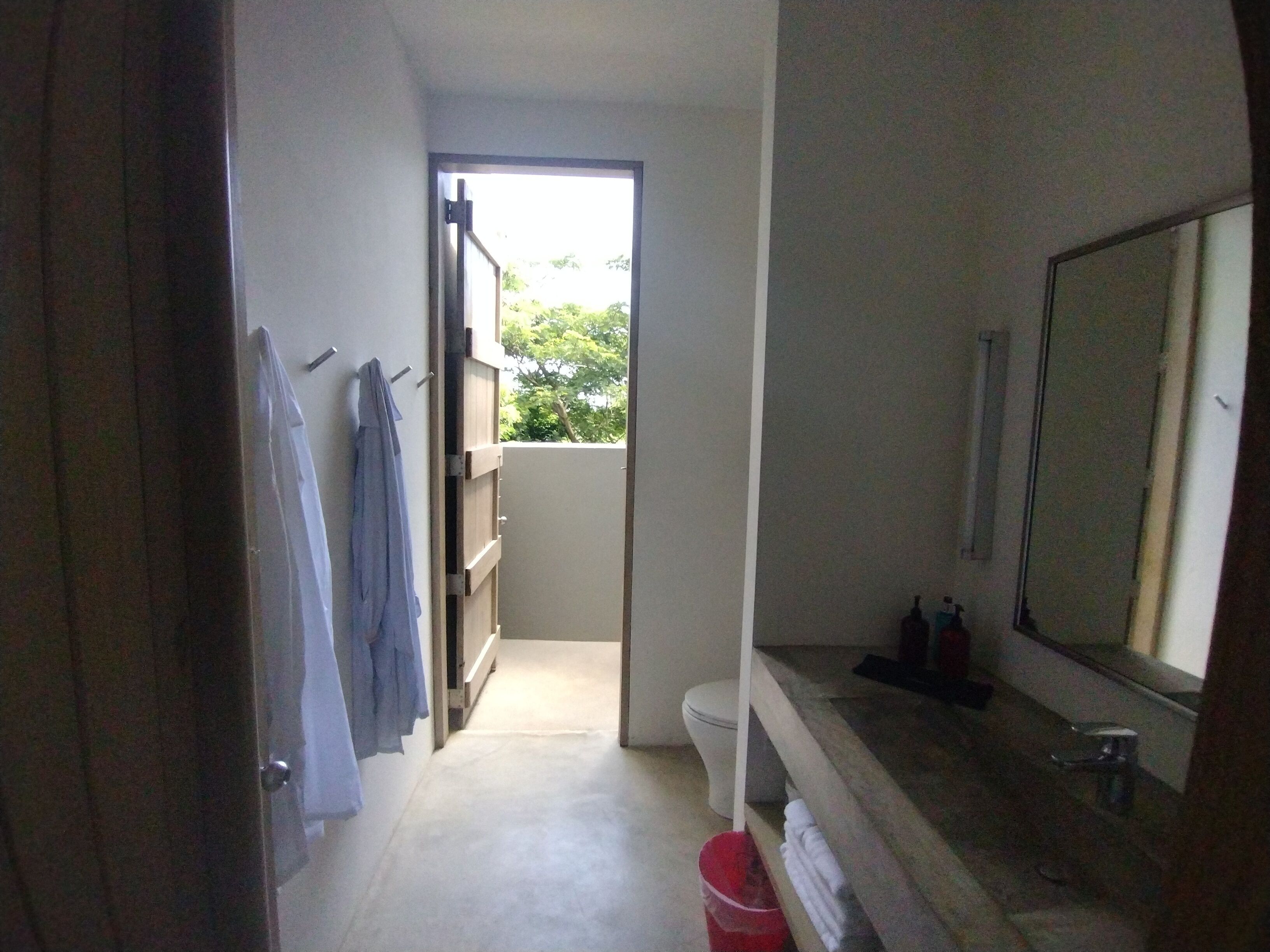 solaris 6 | bathroom | shower, free toiletries, towels, soap