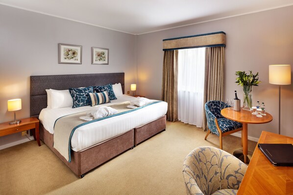 Standard-Doppelzimmer | Allergikerbettwaren, Schreibtisch, Bügeleisen/Bügelbrett