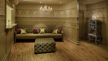Hot tub, body treatments, hydrotherapy, aromatherapy, body wraps