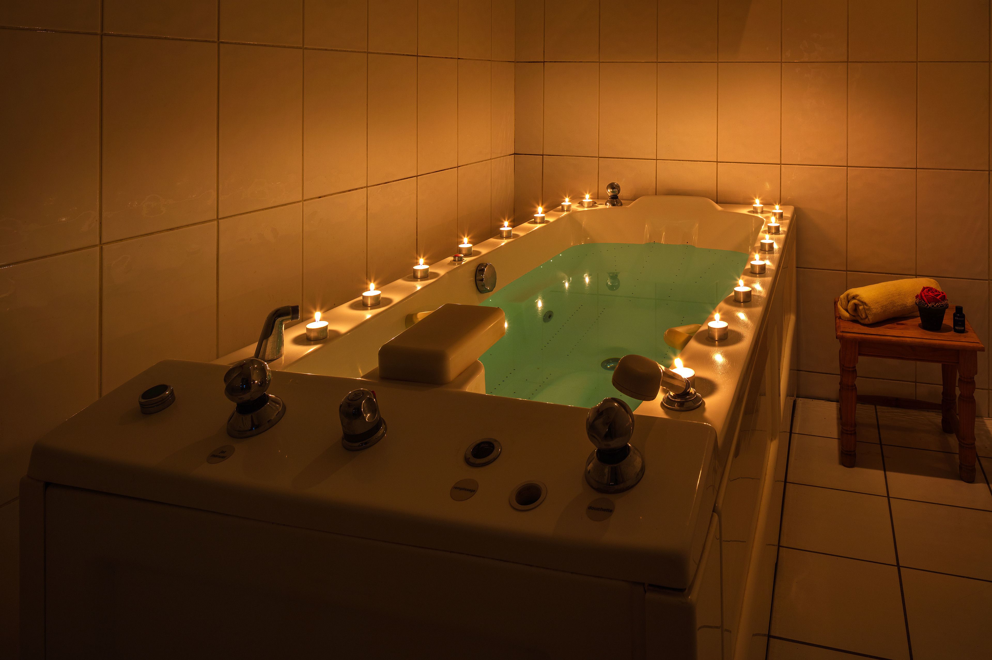 Hot tub, body treatments, hydrotherapy, aromatherapy, body wraps