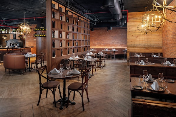 4 restaurants, lunch served, local cuisine