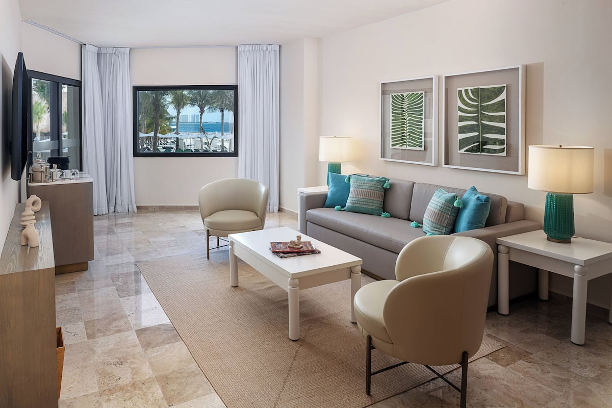The Level Suite Swim Up | View from room