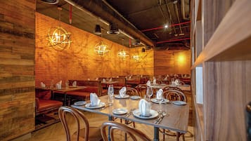 4 restaurants, lunch served, local cuisine