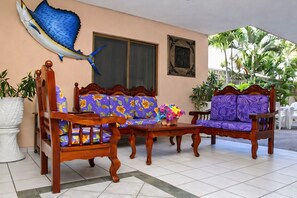 Lobby sitting area - Blue Pacific Suites (Mazatlán)