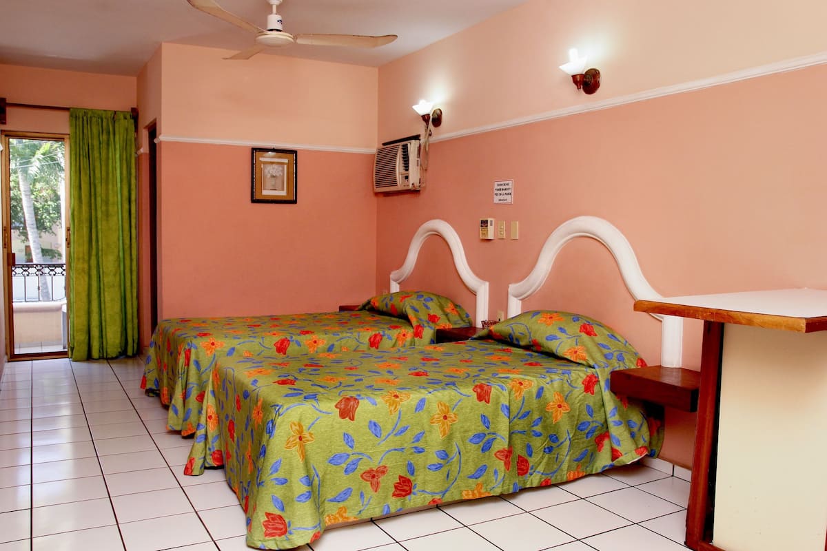 Junior Studio Suite, 2 Single Beds, Kitchenette | Minibar, individually decorated, individually furnished