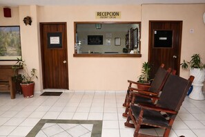 Reception - Blue Pacific Suites (Mazatlán)
